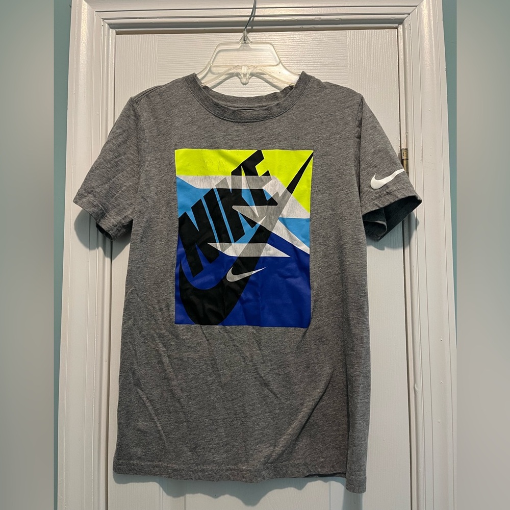 Nike 3Brand By Russell Wilson Box Logo Graphic T Shirt Boys Size L (12-13 Years)